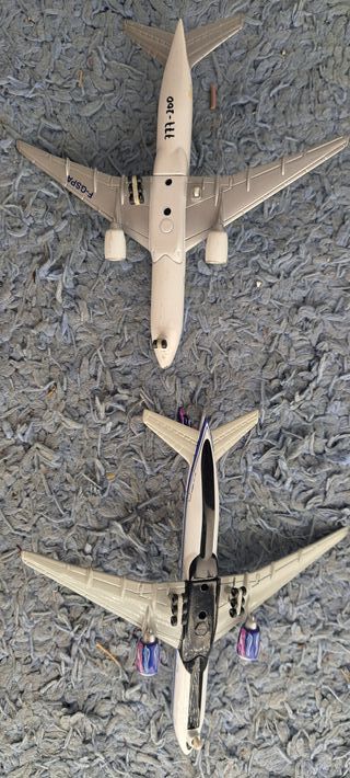 2 Maquetas Avión Boeing 777