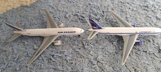 2 Maquetas Avión Boeing 777