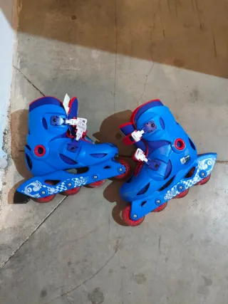 Patines en línea azules para niños