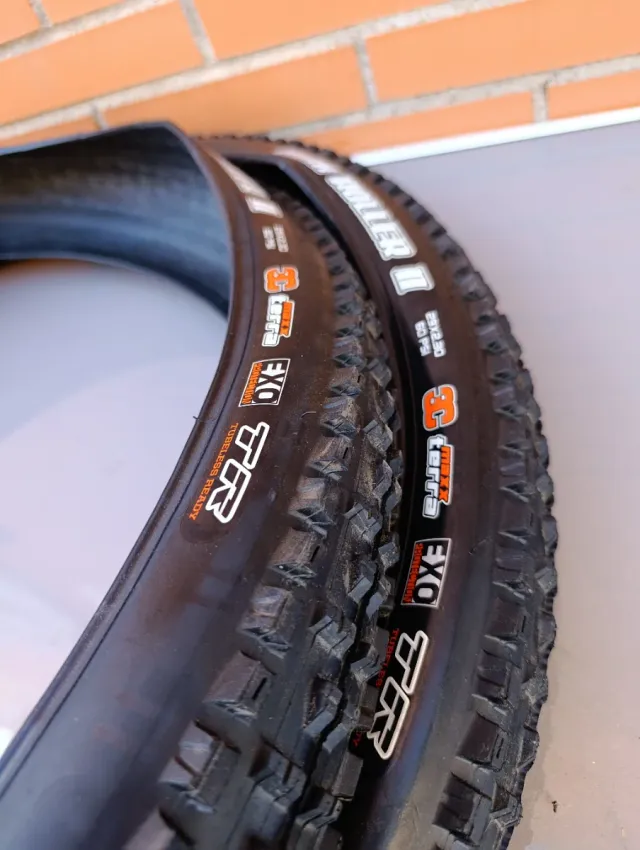 29"x2.30 MAXXIS High Roller II 3C EXO Protection.
