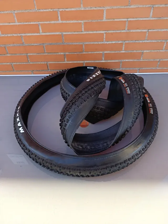 29"x2.30 MAXXIS High Roller II 3C EXO Protection.