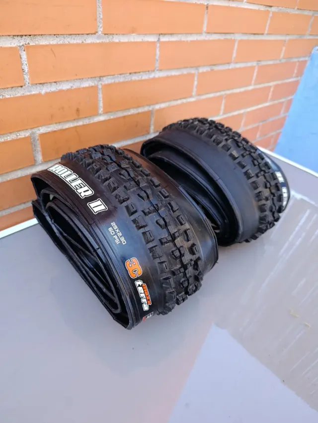 29"x2.30 MAXXIS High Roller II 3C EXO Protection.