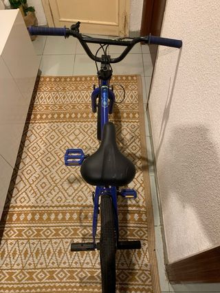 Bicicleta BMX azul
