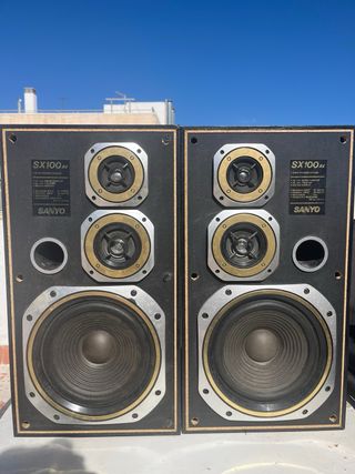 Equipo de Sonido Philips y Altavoces Sanyo