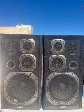 Equipo de Sonido Philips y Altavoces Sanyo