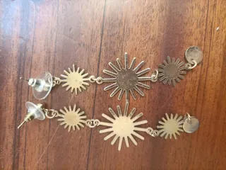 5 pares de pendientes dorados y plateados