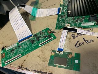 Hisense 65E78HQ pantalla rota