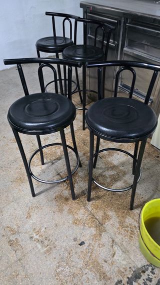 Taburetes de barra negros (Set de 4)