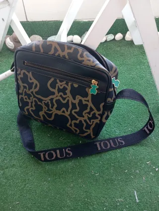 Bolso Tous Negro y Dorado Impecable