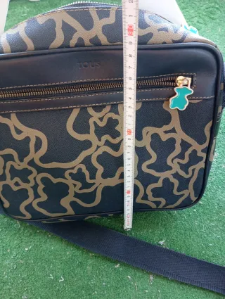 Bolso Tous Negro y Dorado Impecable