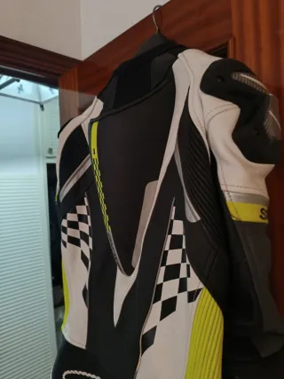 Mono de moto SPYKE talla 50 yo mido 1,80 peso 72 k