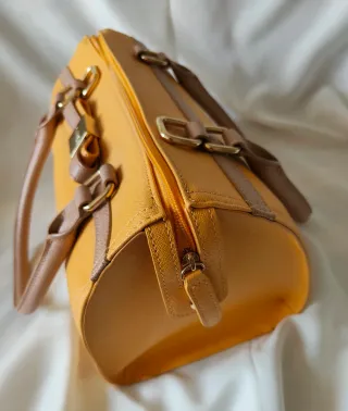 Borsa bauletto " Gaudi " gialla con dettagli beige