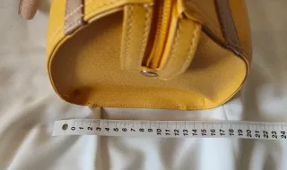 Borsa bauletto " Gaudi " gialla con dettagli beige