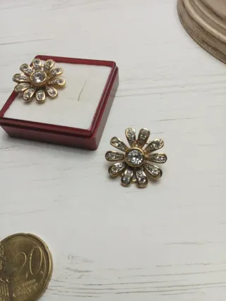 Pendientes clip chapados oro circonita