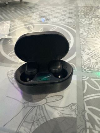 Airpords negros nuevos sin abrir van perfectos