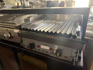 Barbacoa de piedra volcánica