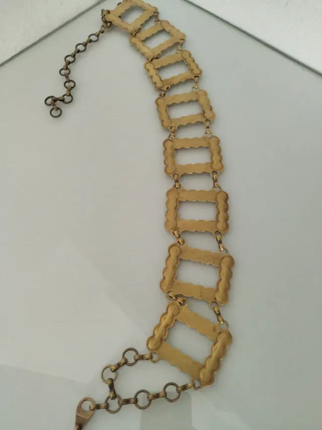 Cinturón dorado estilo cadena