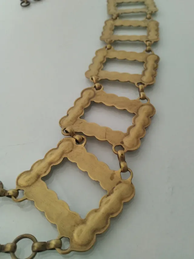 Cinturón dorado estilo cadena