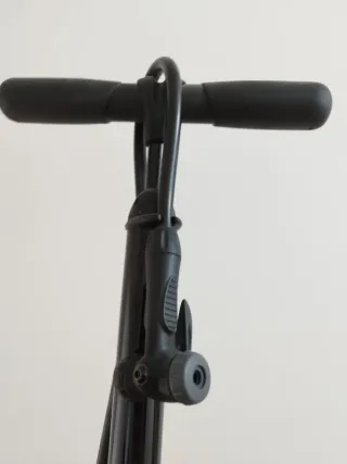 Inflador Btwin 900 con manómetro