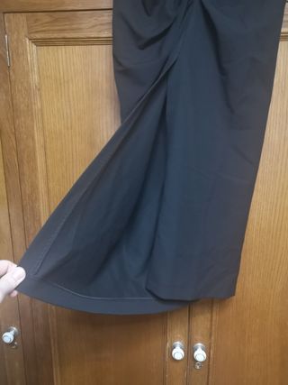 Falda Zara M con fruncido, cremallera y apertura