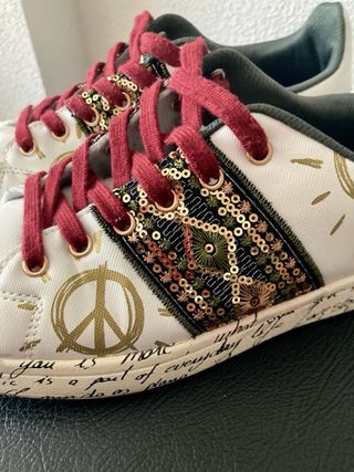 Zapatillas Desigual Blancas y Doradas