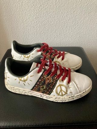 Zapatillas Desigual Blancas y Doradas