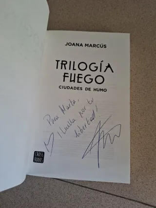 FIRMADO: Trilogía Fuego 1. Ciudades de humo