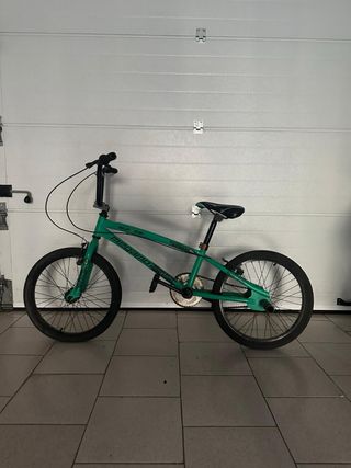 Bicicleta BMX Verde