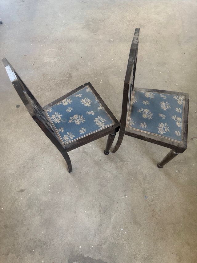 Par de Sillas Antiguas Tapizadas