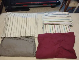 Colchón y 4 juegos de sábanas