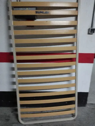 Colchón y 4 juegos de sábanas