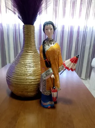 Muñeca de porcelana china antigua