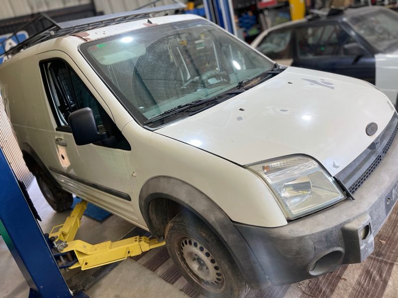 Ford Tourneo Connect 2004 - foto 1