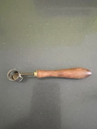 Antiguo medidor de pólvora