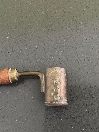 Antiguo medidor de pólvora