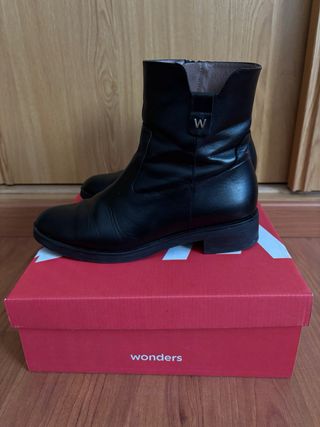 Botines piel negros marca Wonders