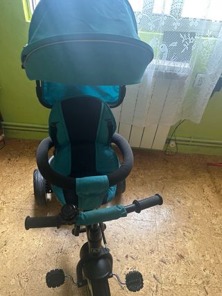 Triciclo infantil con capota