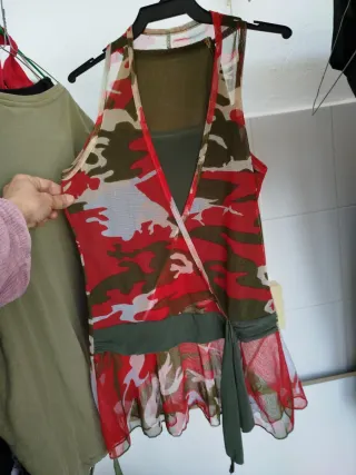 Top Camuflaje Verde y Rojo