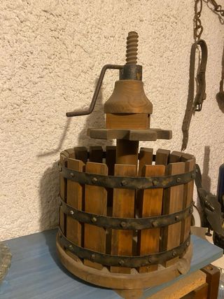 Prensa de uva antigua de madera