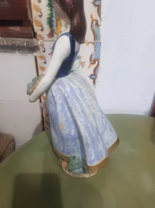 Porcelana Valenciana Joven con Frutero