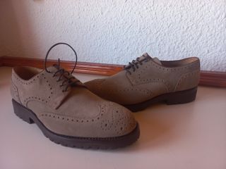 Zapatos de hombre, serraje, grises.