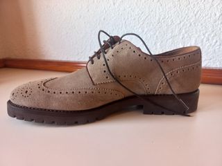 Zapatos de hombre, serraje, grises.