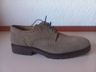 Zapatos de hombre, serraje, grises.