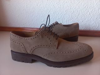 Zapatos de hombre, serraje, grises.