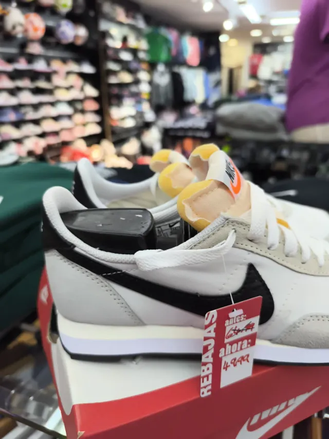 Nike Waffle Trainer Beige/Blanco Talla 39