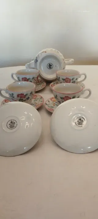 Cafetera, 6 tazas y 6 platitos