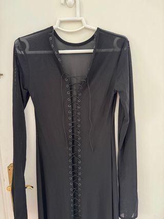 Vestido largo negro con cordones