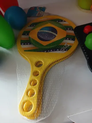 Giochi da spiaggia: bowling, racchette, secchiello