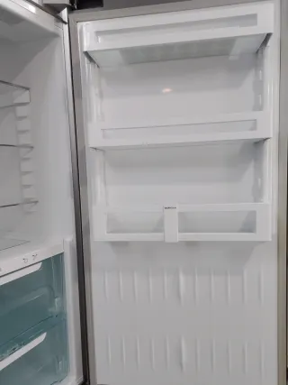 Nevera Liebherr plateada