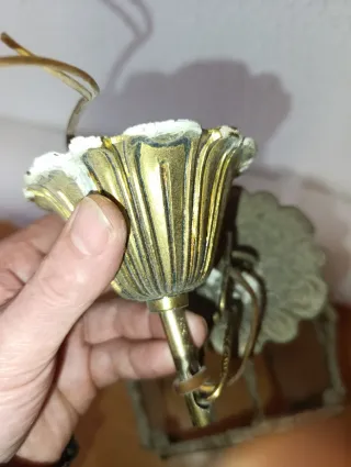 Lámpara de latón con detalles de cristal